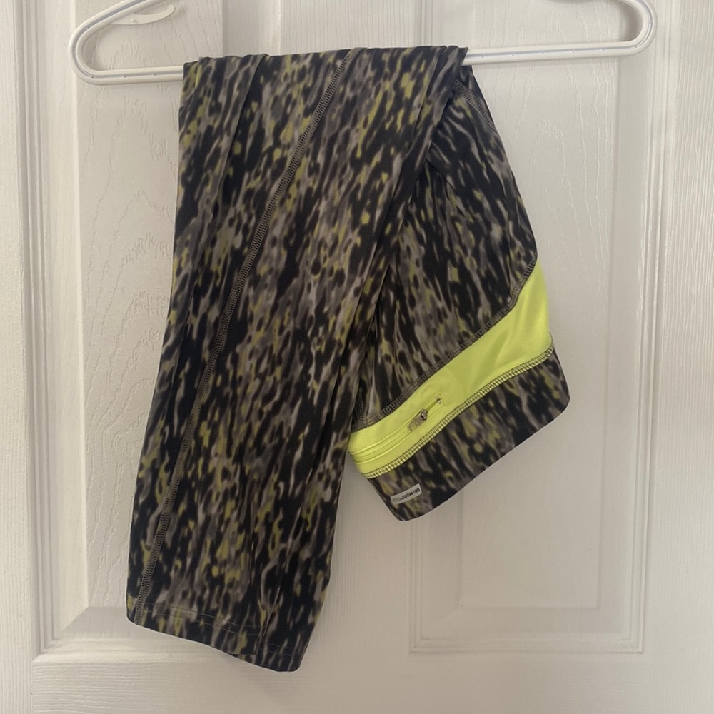 Athletic works cropped leggings